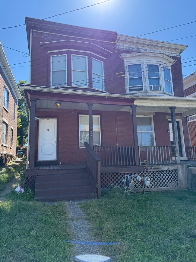 Primary Photo - 1837 Spencer St