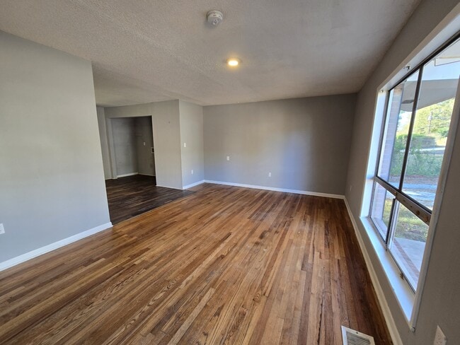 Building Photo - 122 S-24-740