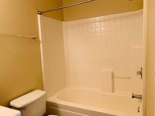 Building Photo - Wow! Newly renovated, new flooring, 1 car ...