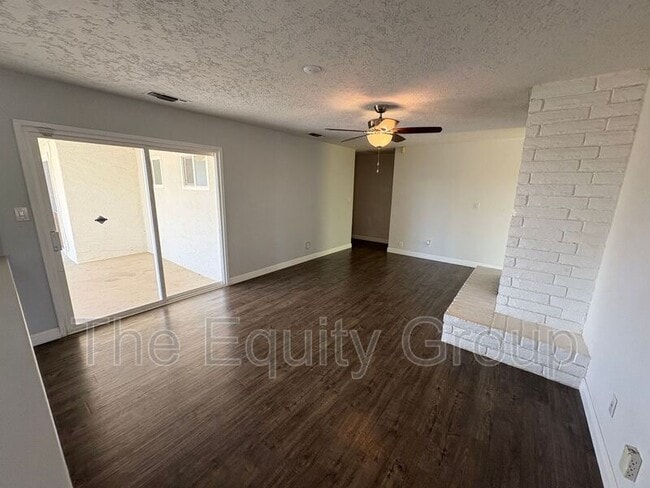 Building Photo - 473 W Deodar Ln