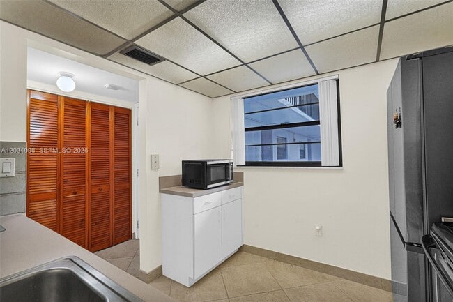 Building Photo - 10825 SW 112th Ave