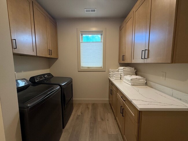 Building Photo - Now renting brand-new 3 bedroom, one study/Den, 2.5 bathroom House $3,650 unfurnished and $6,000 ...