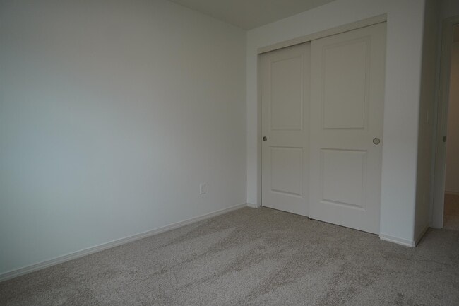 Building Photo - 1402 Hayhook St