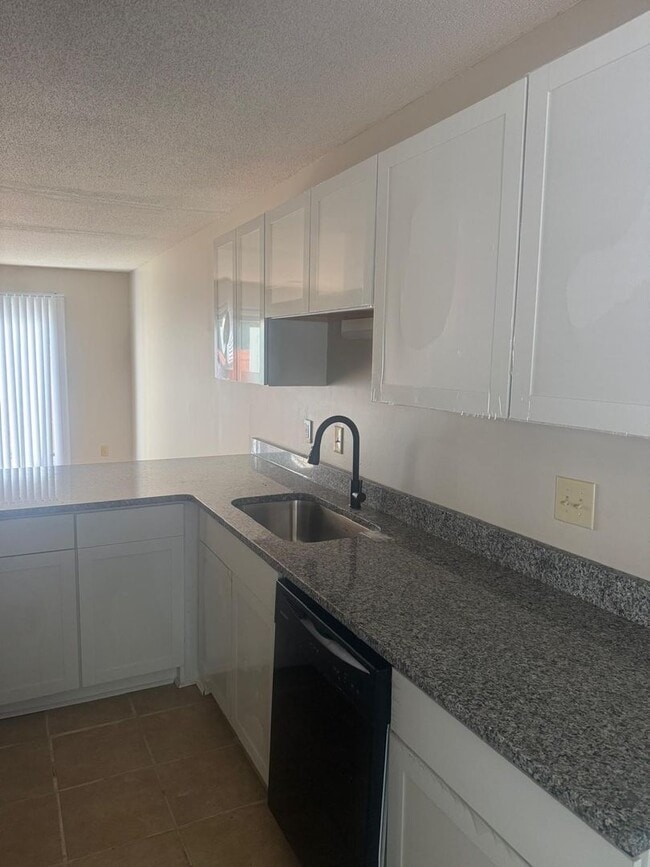 Building Photo - 3529 Lynhaven Dr