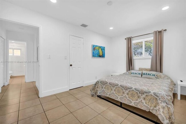 Building Photo - 2 bedroom in Dania Beach FL 33004
