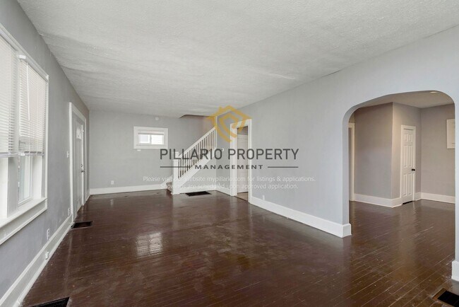 Building Photo - 615 N Gray St