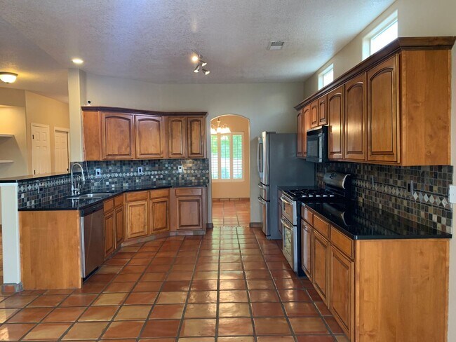 Building Photo - Magnificent 4 Bedroom, 2.5 Bath in Rio Rancho!