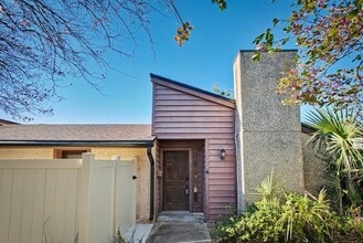 Building Photo - 569 Arcadia Dr