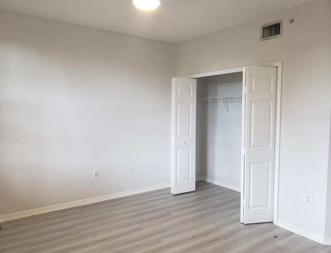 Building Photo - 15145 Michelangelo Blvd