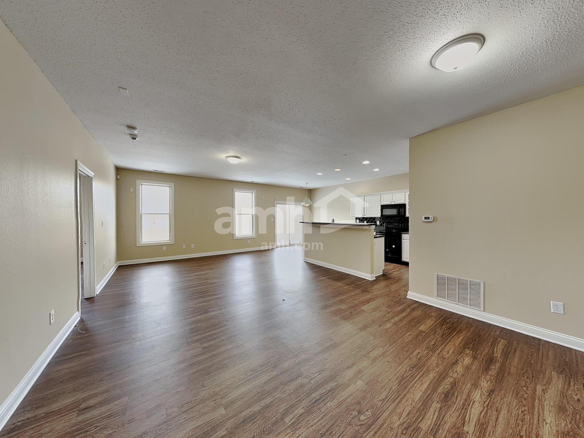 Building Photo - 5902 Cabot Dr