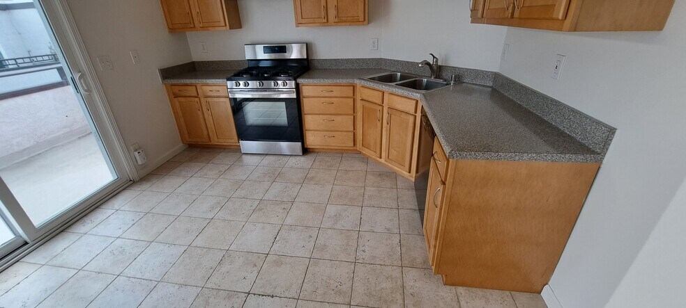KITCHEN WITH SLIDER TO BALCONY, ROOM FOR REFRIGERAOR 39 IN. WIDE AND 72 INCH TALL TO RIGHT OF CABS - 314 20th St