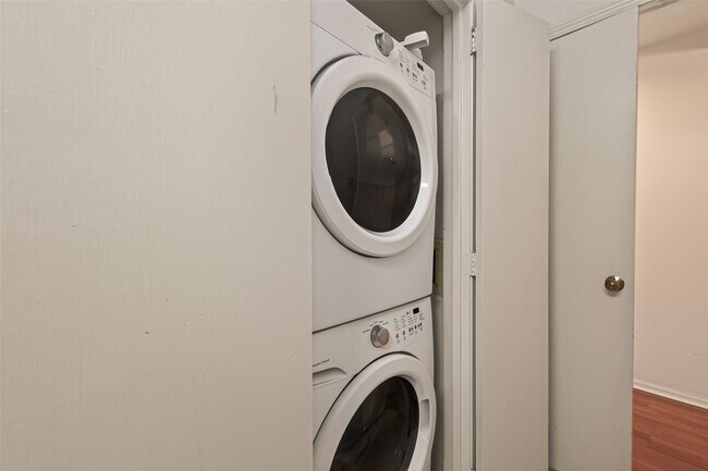 Building Photo - 2211 S Braeswood Blvd