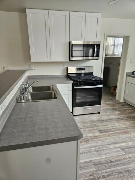 Kitchen Area - S83W20729 Janesville Rd