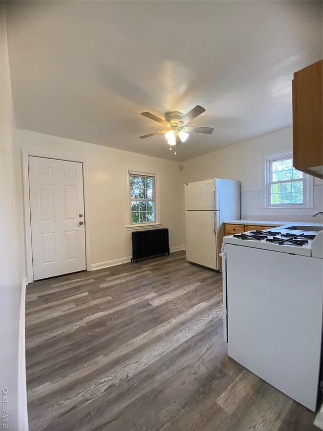 Building Photo - 2 George St