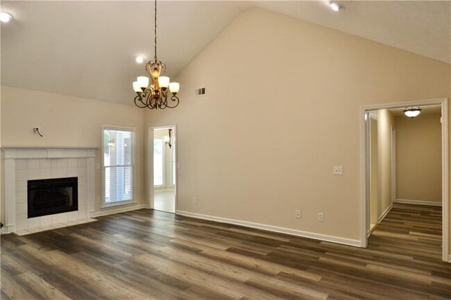 Building Photo - 911 Oakwood Dr