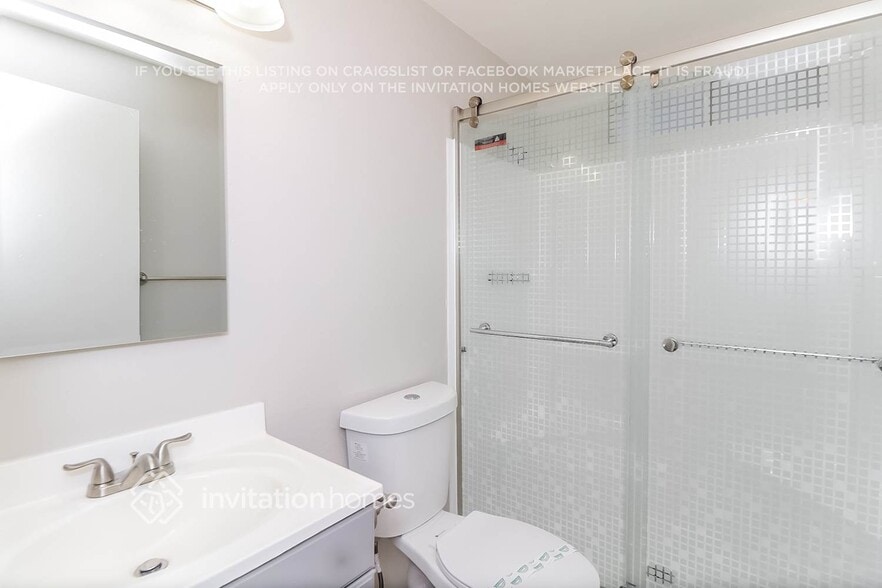 Building Photo - 5552 W Carol Ave