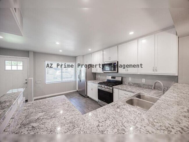 Building Photo - 6521 N 19th Dr