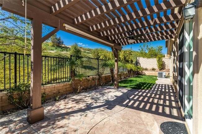 Building Photo - 28629 Farrier Dr