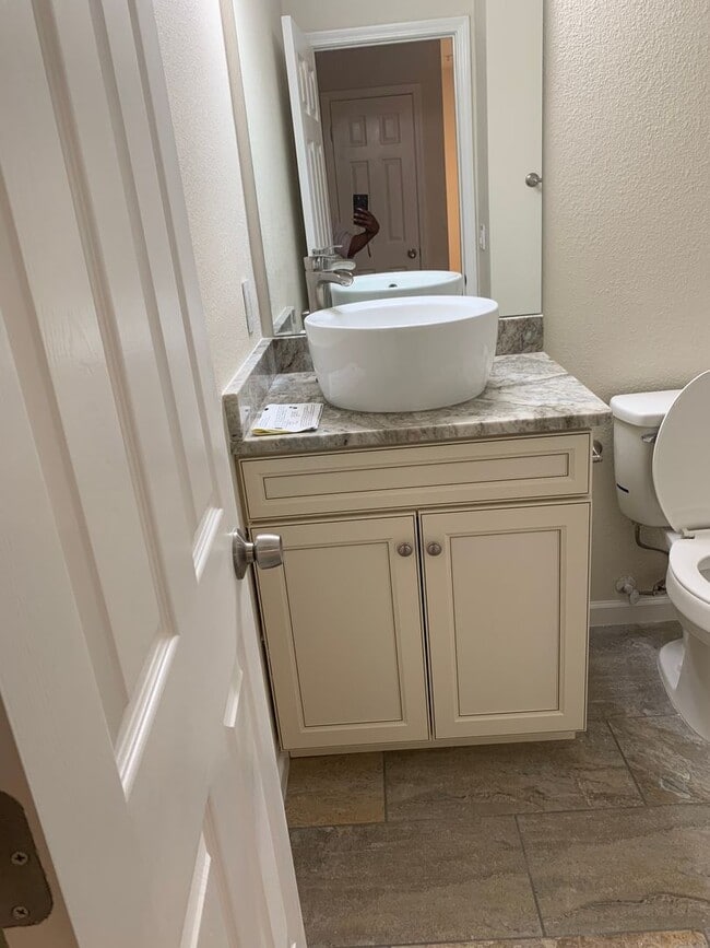 Building Photo - Enjoy this beautifully updated 3 Bed/2.5 Bath Townhome  **Military Discount Available**50% OFF 1s...