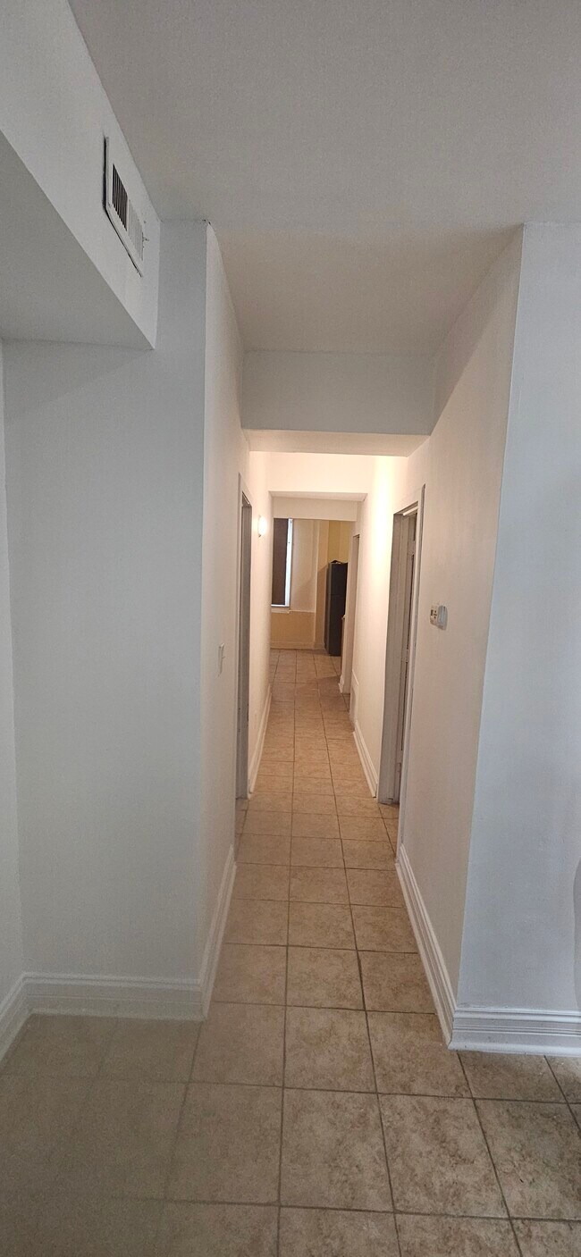 Building Photo - 1811 W 63rd St