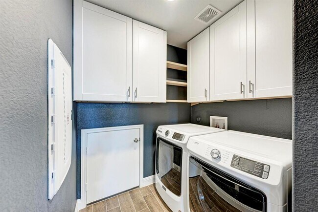 Building Photo - 1529 Brimhurst Dr