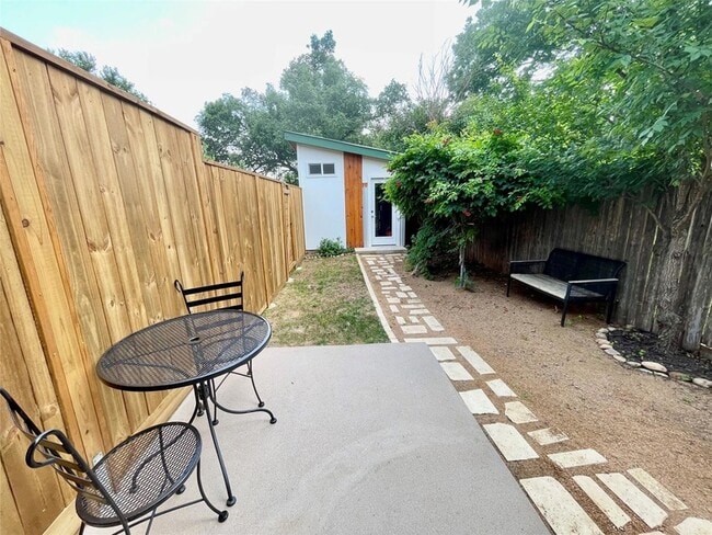 Building Photo - 1023 Nile St