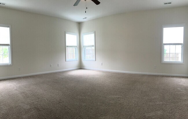 Building Photo - Regal Home on Regatta Way!