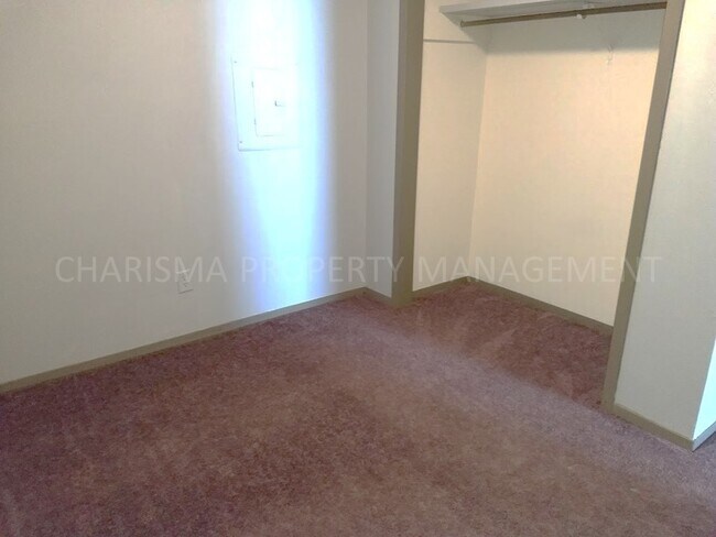 Building Photo - 209 S Lake Ave