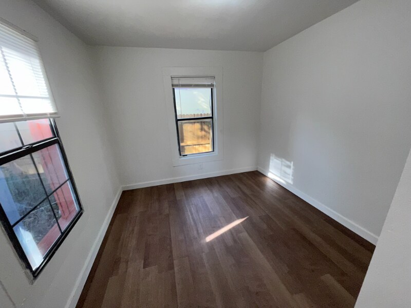 Building Photo - 610 SE 13th Terrace