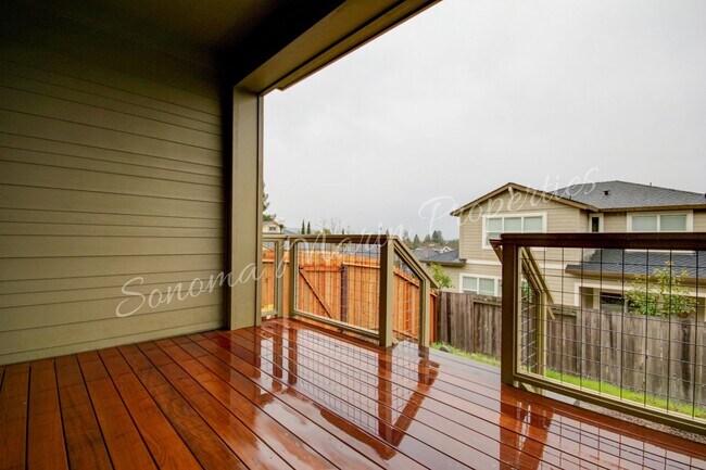Building Photo - Gorgeous 4 Bed/3Bath House Available in De...