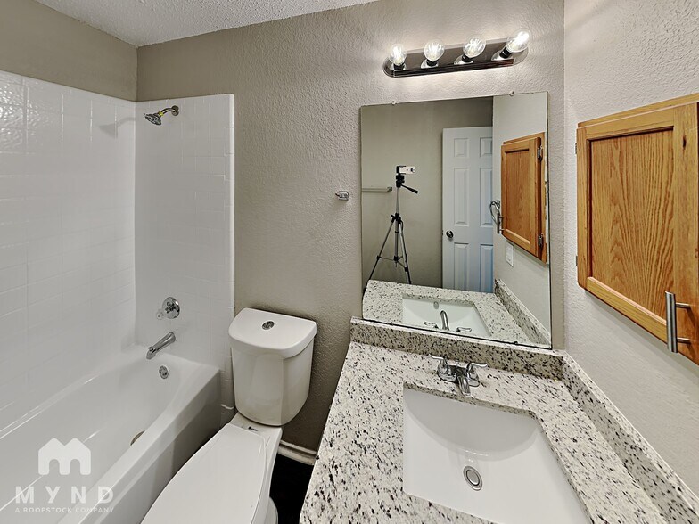 Building Photo - 2341 Baretta Dr