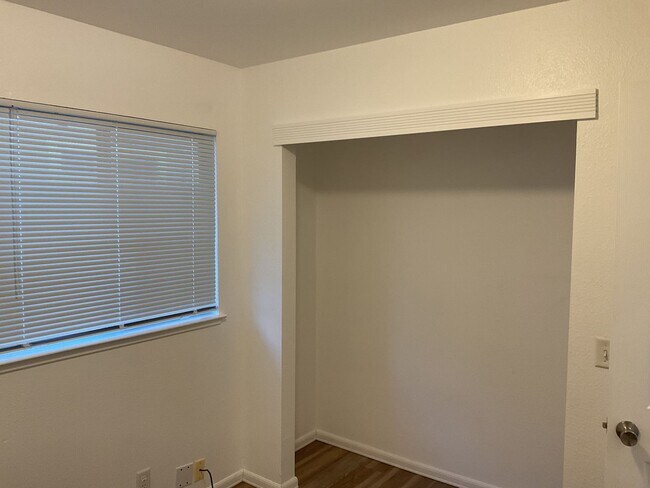 Building Photo - Chico 3 bed 2 bath home for rent, convenient location, neighborhood setting Garage, back yard