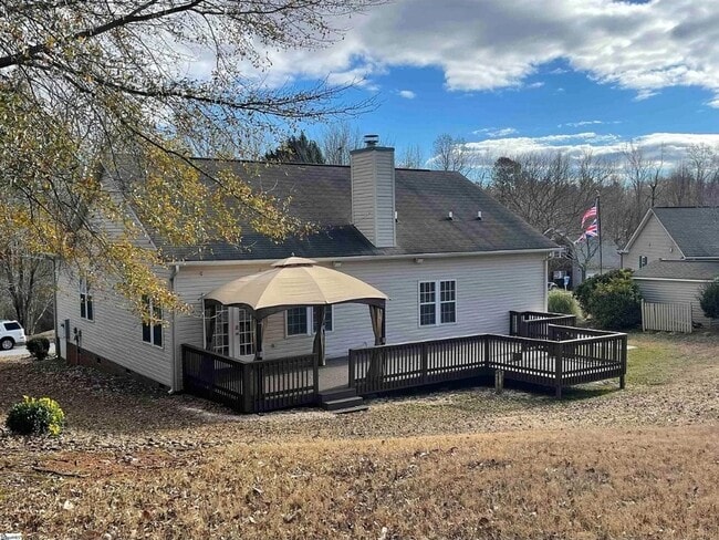 Building Photo - Beautiful Home Just Hit the Market