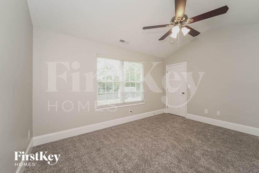 Building Photo - 115 Kings Dr