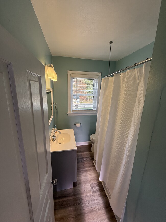 Building Photo - 860 Church St