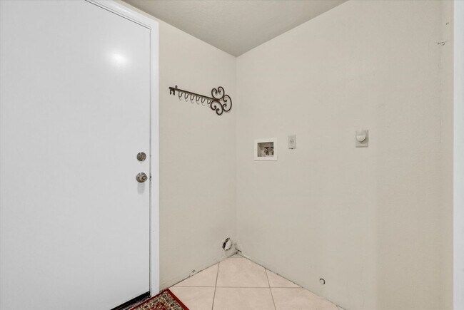 Building Photo - 1070 Cannon Rd