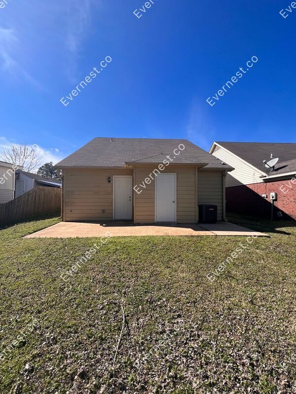 Building Photo - 7396 Overlook Dr