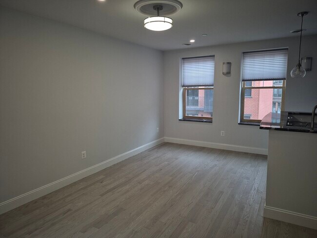 Building Photo - 209 Endicott St