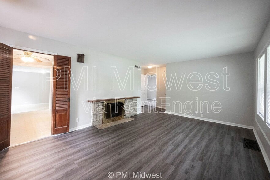 Building Photo - 2121 Euclid Dr