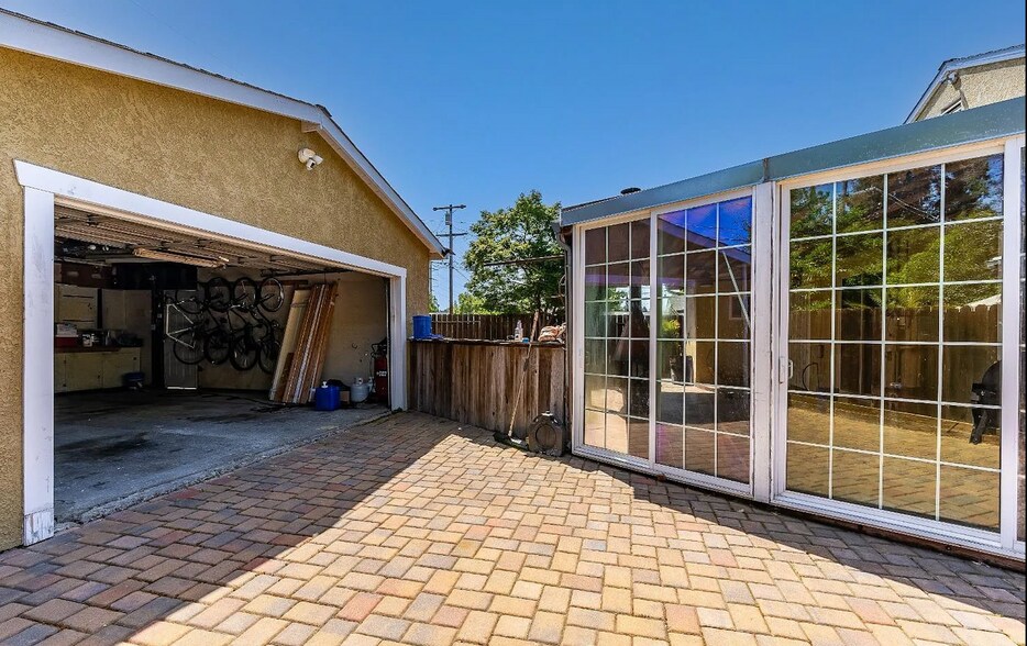 Building Photo - 1034 Caldwell Ave