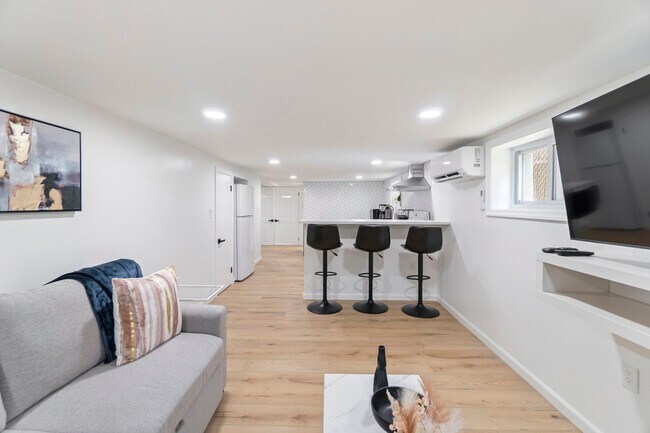 Building Photo - 65 Avenue A