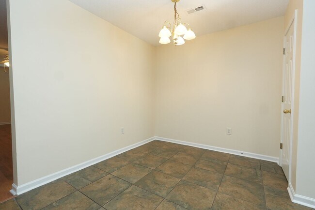 Building Photo - Charming 2-bedroom, 2.5-bath home