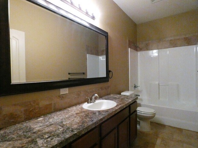 Building Photo - 1552 S Goebel Cir
