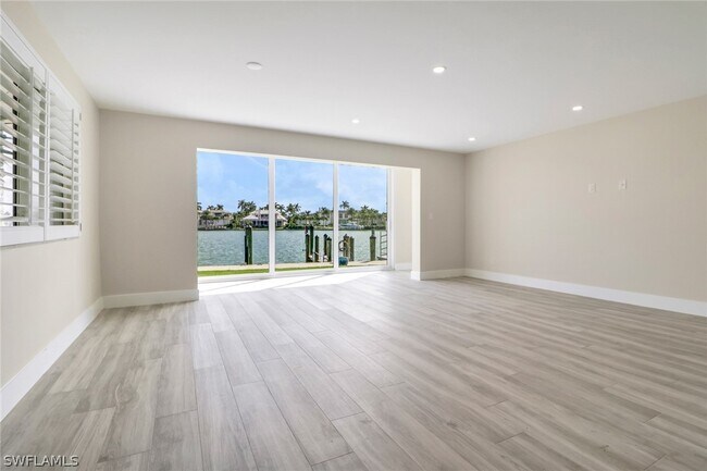 Building Photo - 2500 Gulf Shore Blvd N