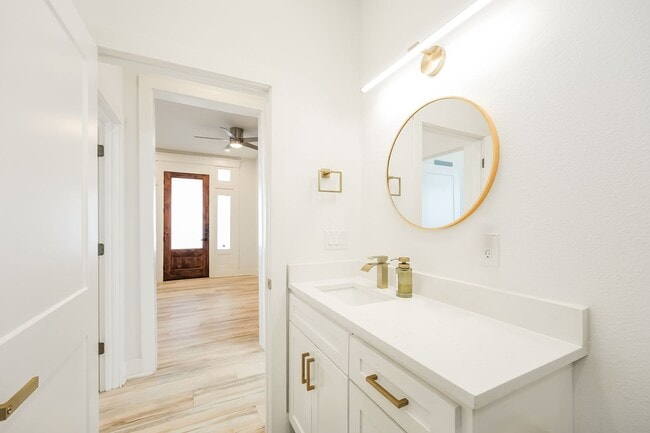 Building Photo - 120 E Magnolia Ave