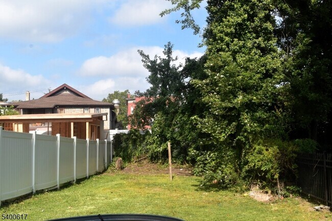 Building Photo - 129 Central Pl