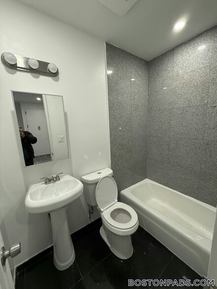 Building Photo - 21 Cortes St