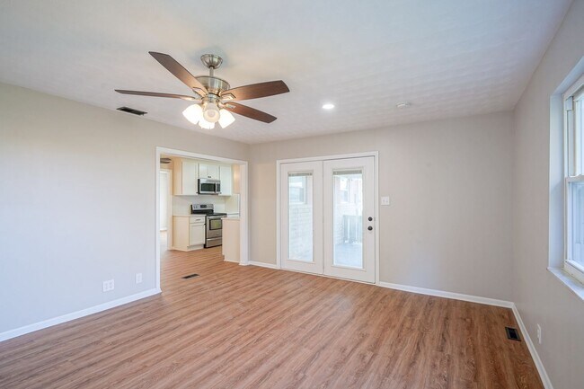 Building Photo - Recently Remodeled 4-Bedroom Home with Modern Upgrades & Spacious Yard in McCordsville