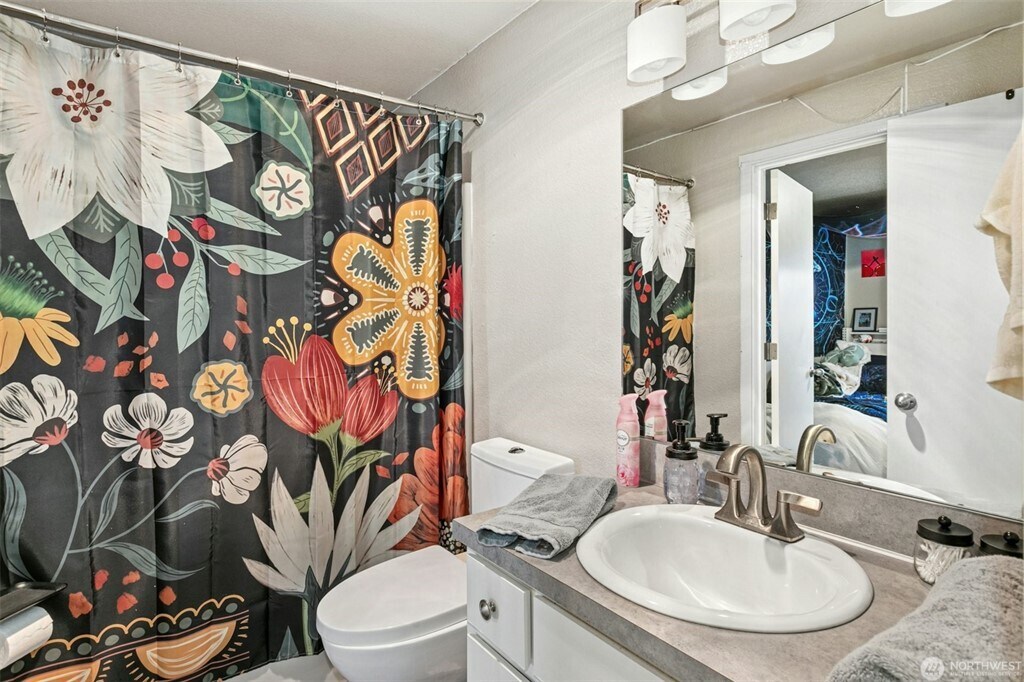 Building Photo - 5031 Sunnyside Blvd