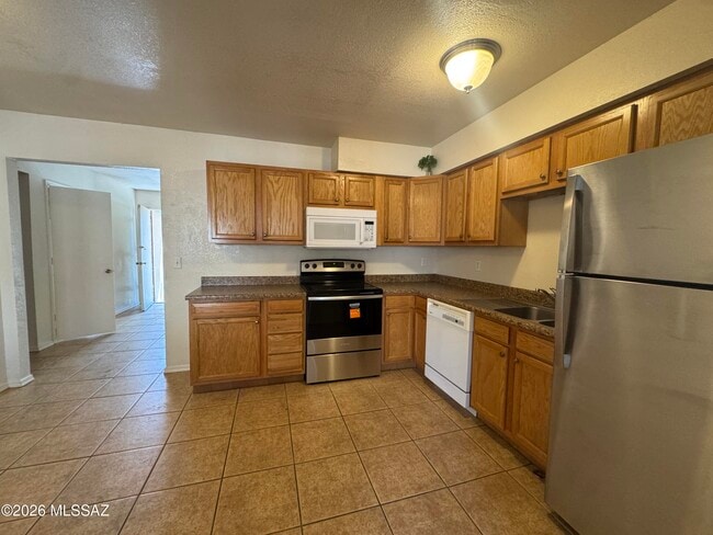 Building Photo - 3004 N Sparkman Blvd